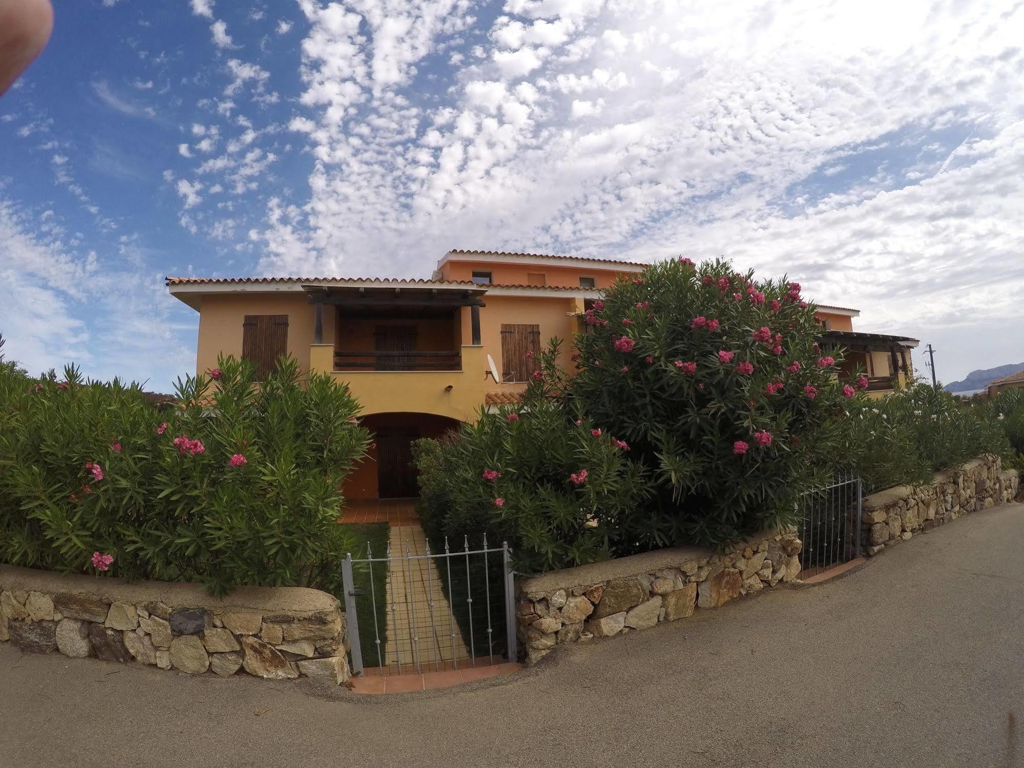 Residence Spiaggia Bianca Golfo Aranci Zewnętrze zdjęcie