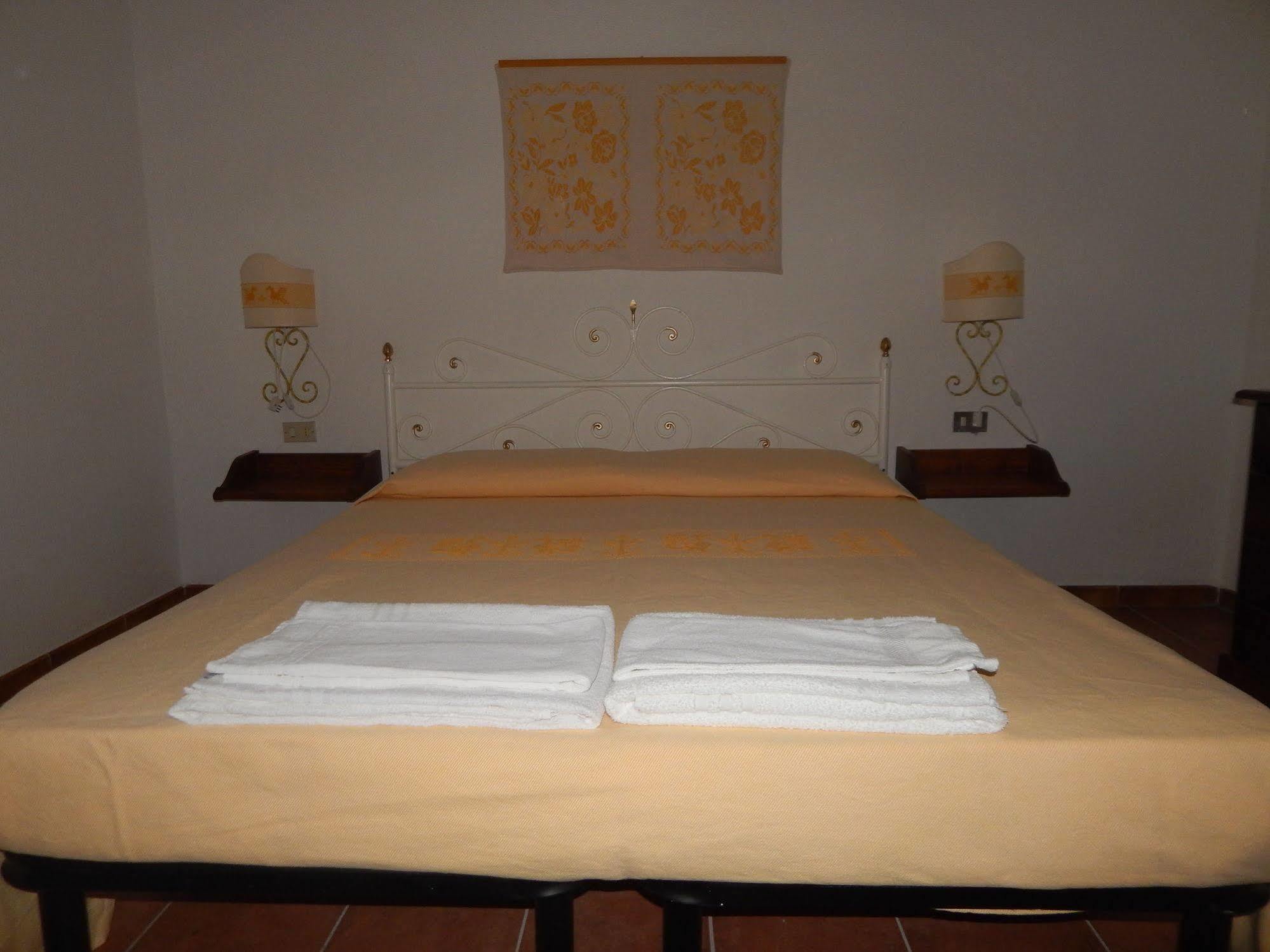 Residence Spiaggia Bianca Golfo Aranci Zewnętrze zdjęcie