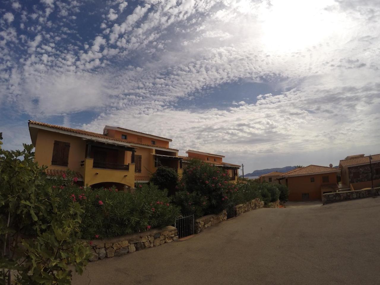 Residence Spiaggia Bianca Golfo Aranci Zewnętrze zdjęcie